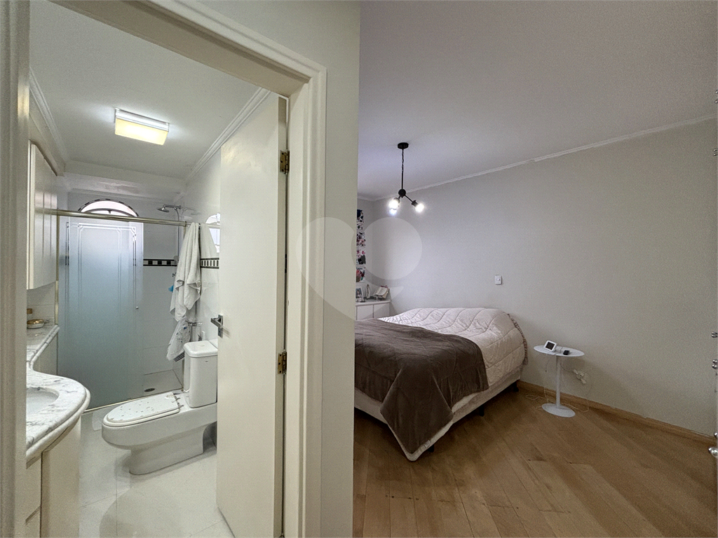 Esse lindo apartamento reformado, andar alto, localizado na região de Santa Teresinha