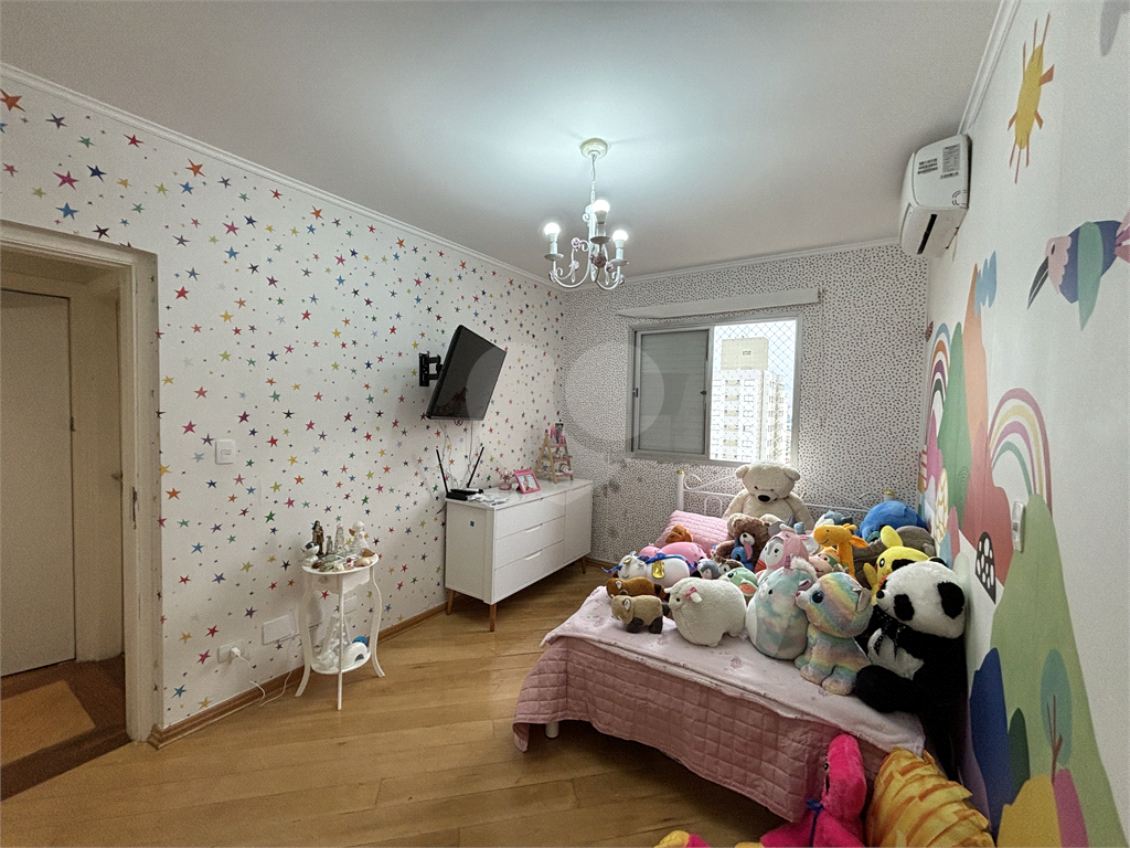 Esse lindo apartamento reformado, andar alto, localizado na região de Santa Teresinha