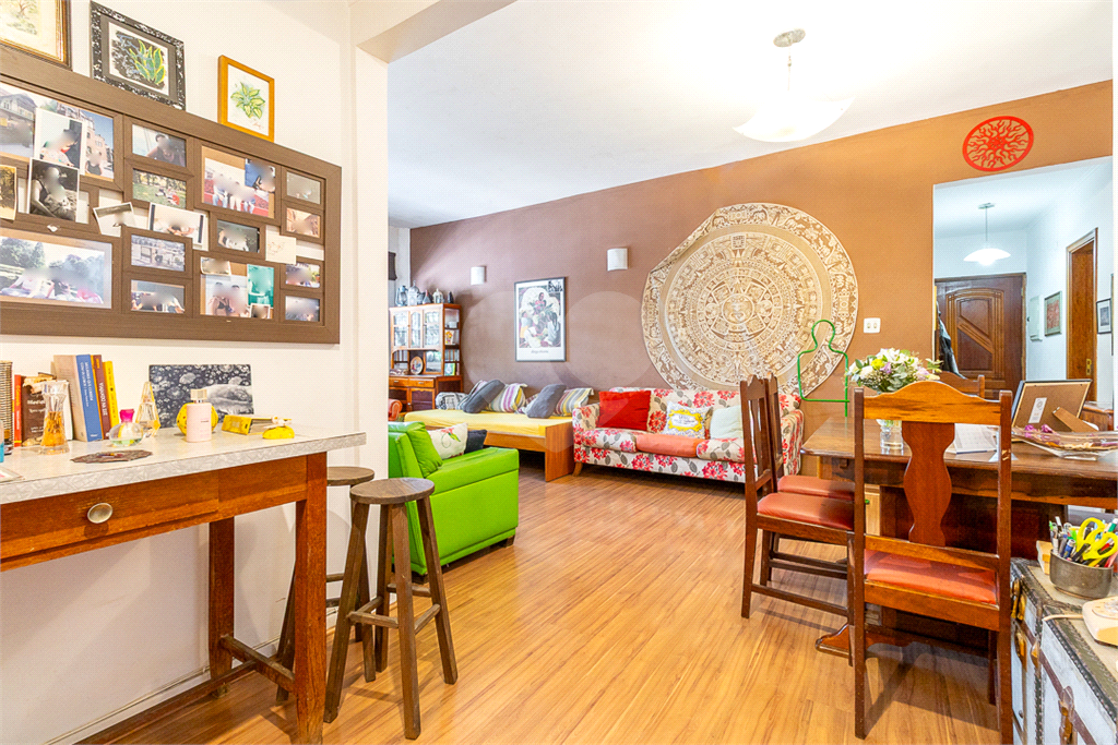 APARTAMENTO em PINHEIROS