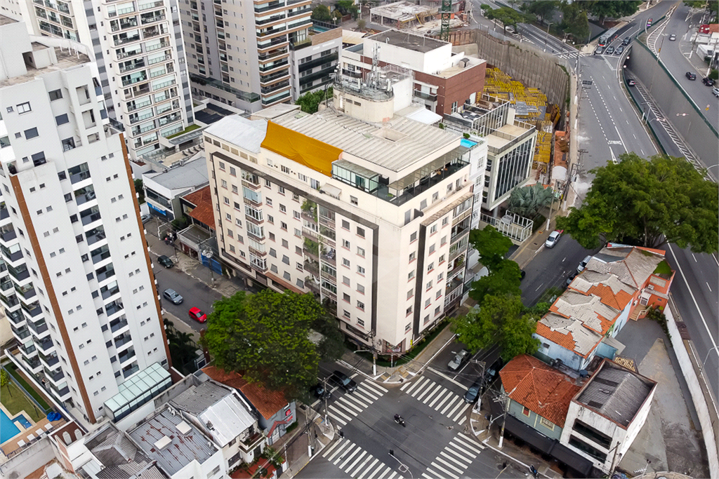 APARTAMENTO em PINHEIROS