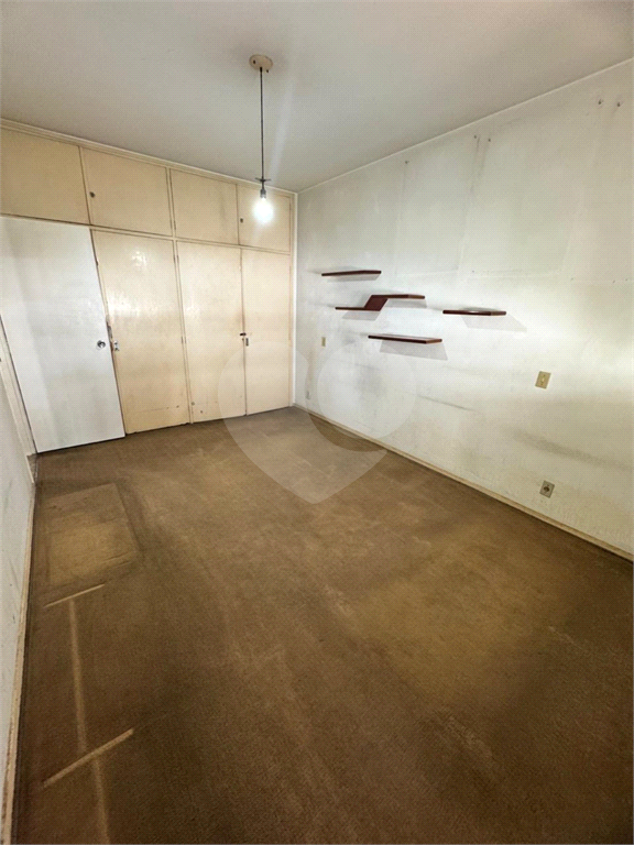 Casa grande (373m2) com excelente preço para venda no Pacaembú