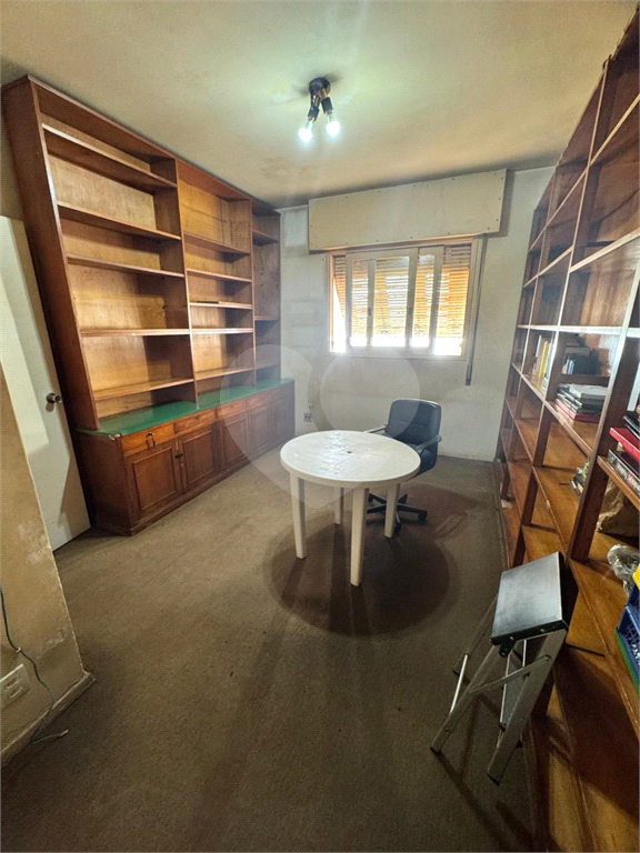 Casa grande (373m2) com excelente preço para venda no Pacaembú