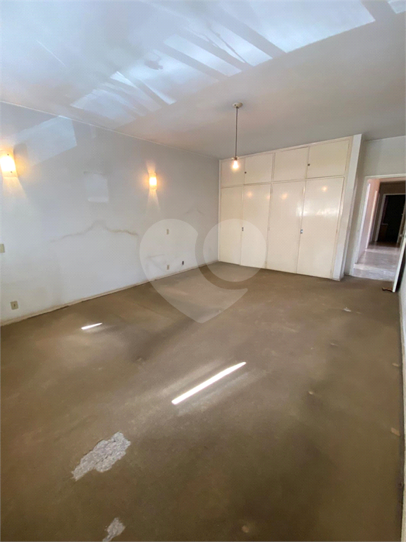 Casa grande (373m2) com excelente preço para venda no Pacaembú