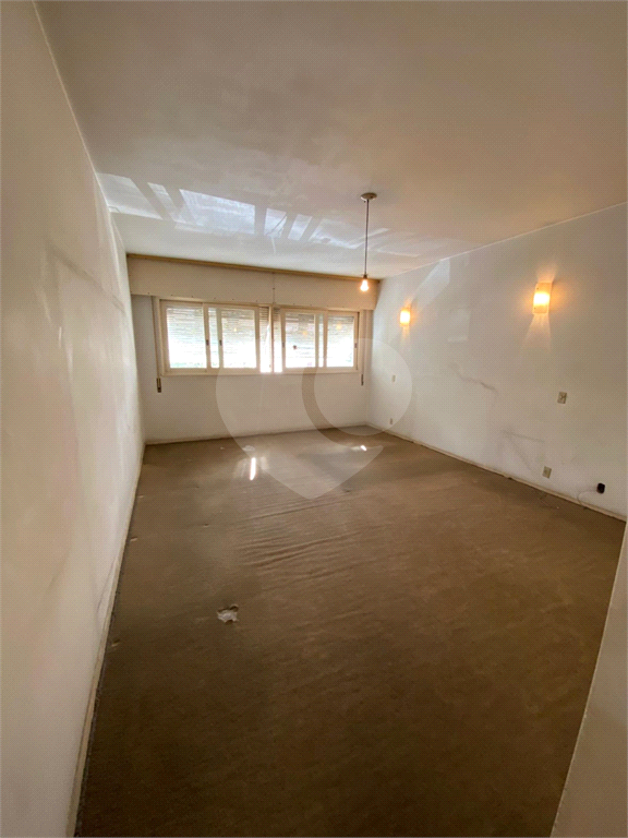 Casa grande (373m2) com excelente preço para venda no Pacaembú