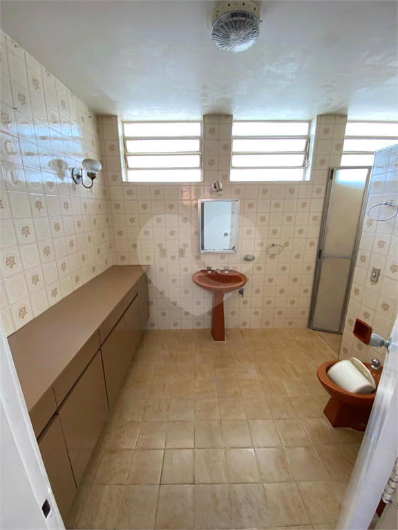 Casa grande (373m2) com excelente preço para venda no Pacaembú