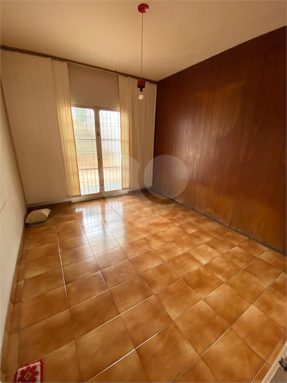 Casa grande (373m2) com excelente preço para venda no Pacaembú