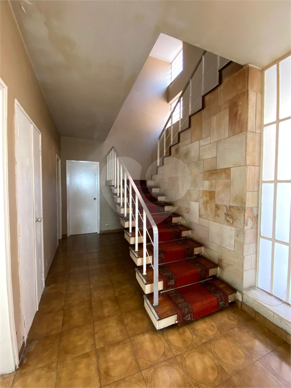 Casa grande (373m2) com excelente preço para venda no Pacaembú