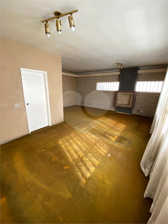 Casa grande (373m2) com excelente preço para venda no Pacaembú