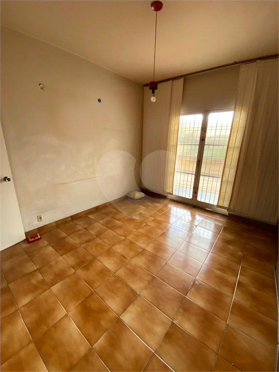 Casa grande (373m2) com excelente preço para venda no Pacaembú