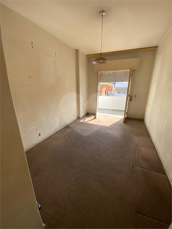 Casa grande (373m2) com excelente preço para venda no Pacaembú