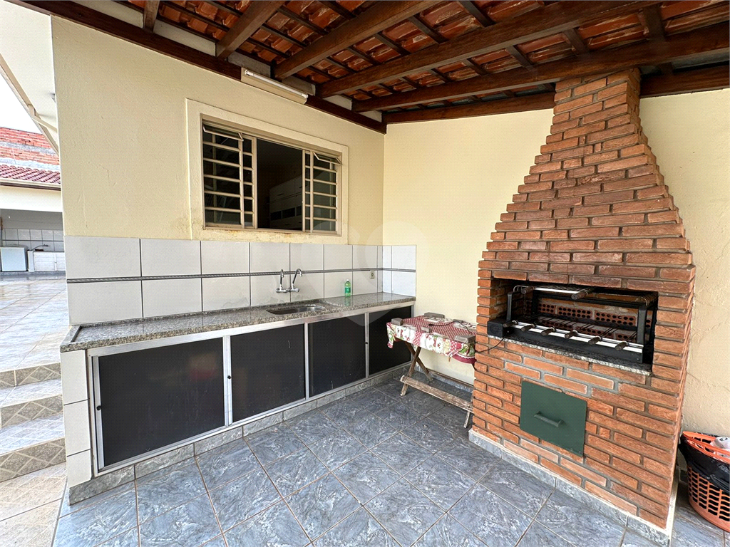 Casa à venda com 3 quartos, 240m² - Foto 25