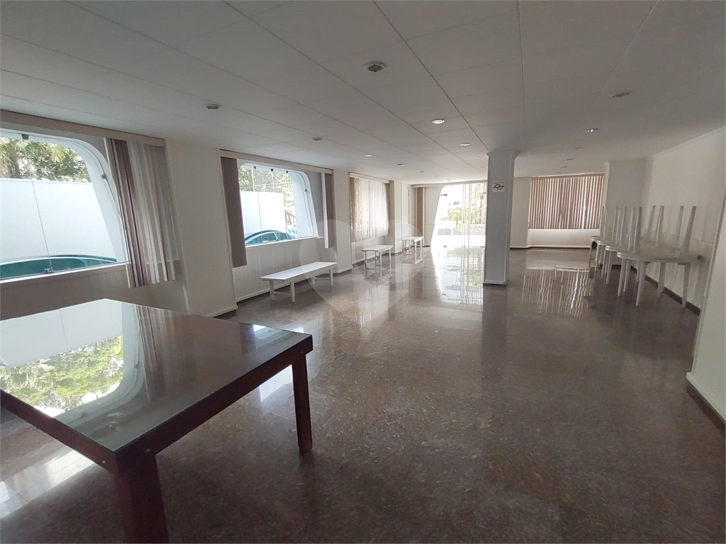 APARTAMENTO em TREMEMBÉ