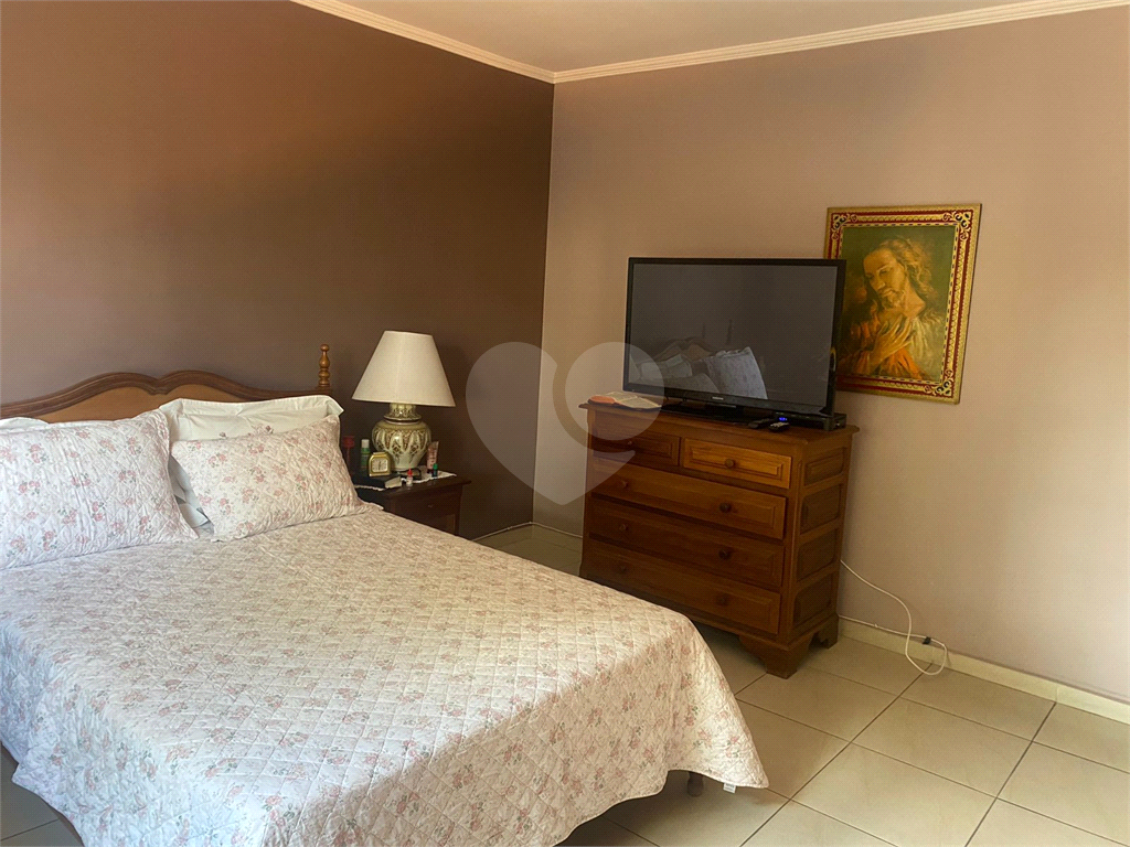 Sobrado com 03 dormitórios no Tremembe por R$ 850.000,00