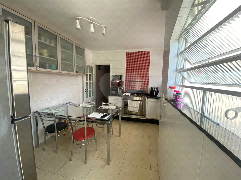 Sobrado com 03 dormitórios no Tremembe por R$ 850.000,00