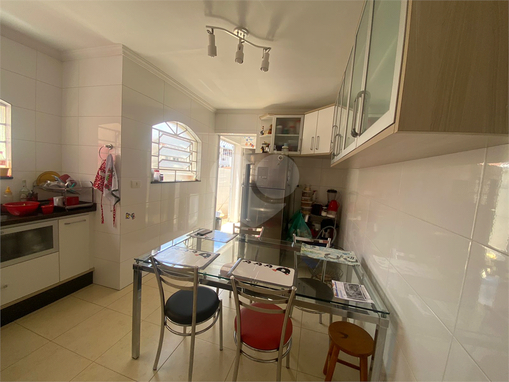 Sobrado com 03 dormitórios no Tremembe por R$ 850.000,00