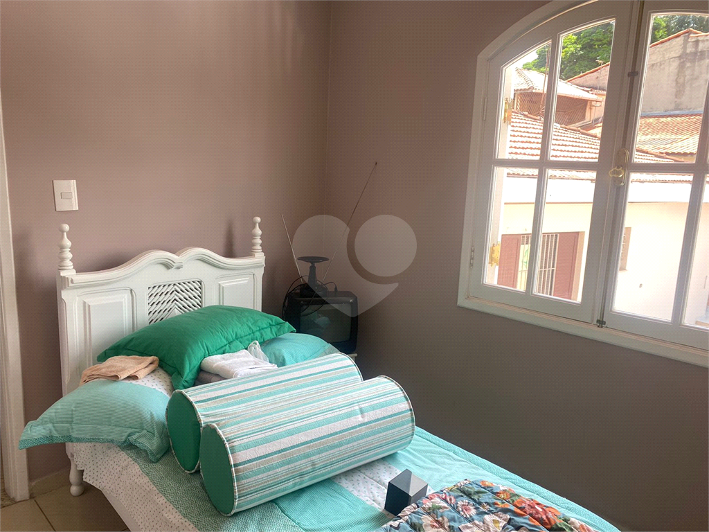 Sobrado com 03 dormitórios no Tremembe por R$ 850.000,00