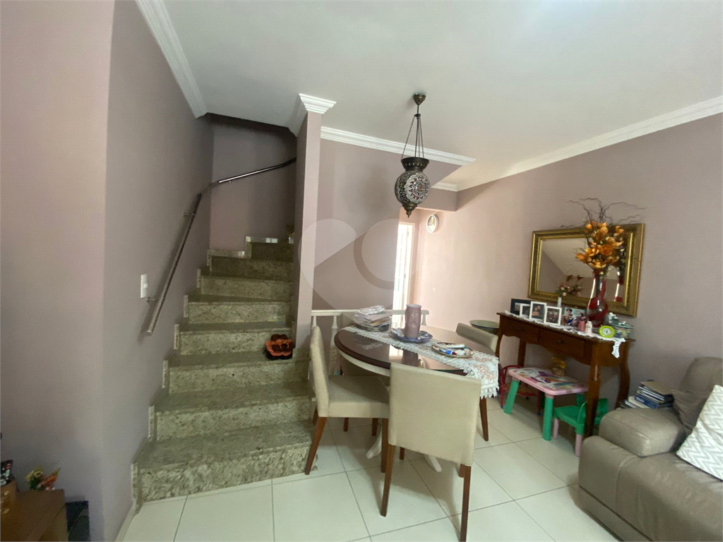 Sobrado com 03 dormitórios no Tremembe por R$ 850.000,00