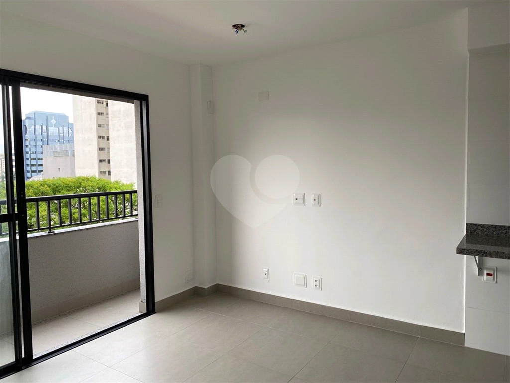 Studio Bem Arejado e luz natural ao dia na Cardeal - Pinheiros, 25m2