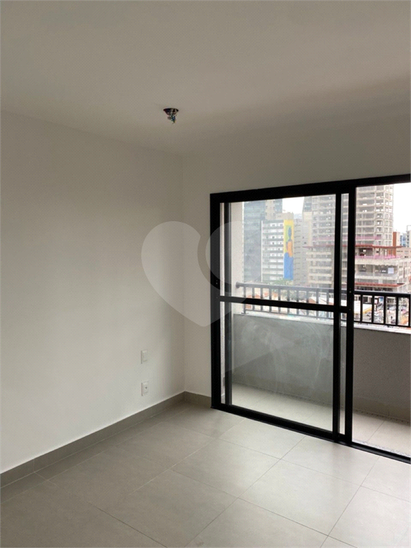 Studio Bem Arejado e luz natural ao dia na Cardeal - Pinheiros, 25m2