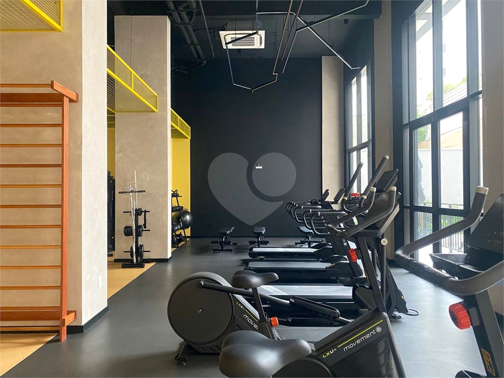 Studio Bem Arejado e luz natural ao dia na Cardeal - Pinheiros, 25m2