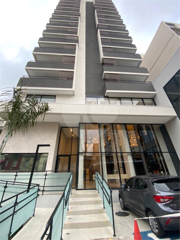 Studio Bem Arejado e luz natural ao dia na Cardeal - Pinheiros, 25m2