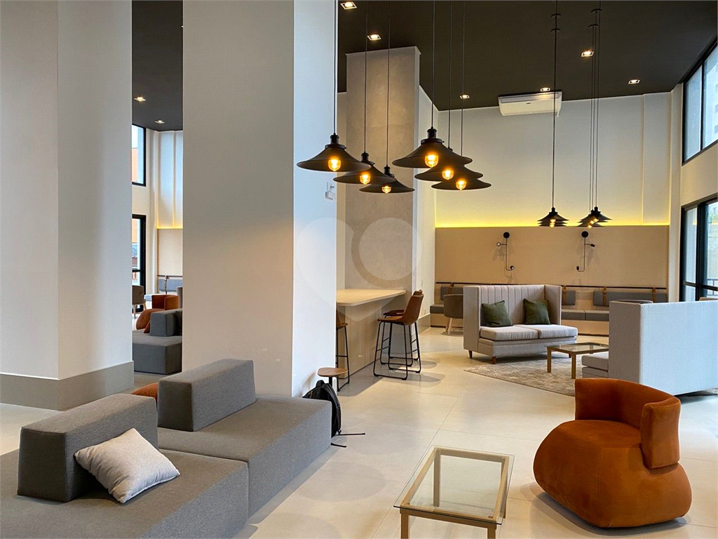 Studio Bem Arejado e luz natural ao dia na Cardeal - Pinheiros, 25m2