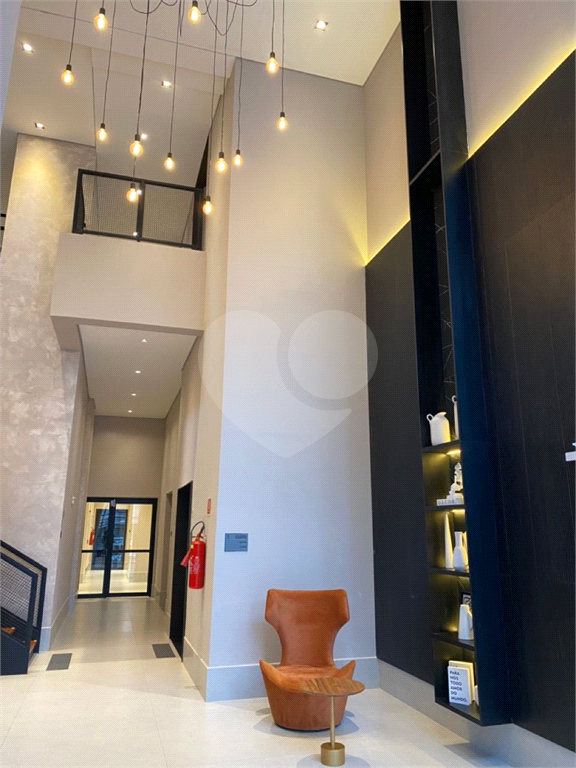 Studio Bem Arejado e luz natural ao dia na Cardeal - Pinheiros, 25m2