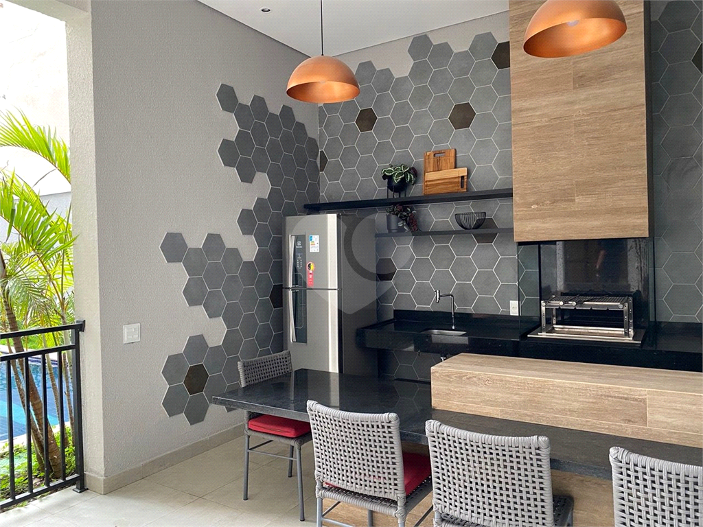 Studio Bem Arejado e luz natural ao dia na Cardeal - Pinheiros, 25m2