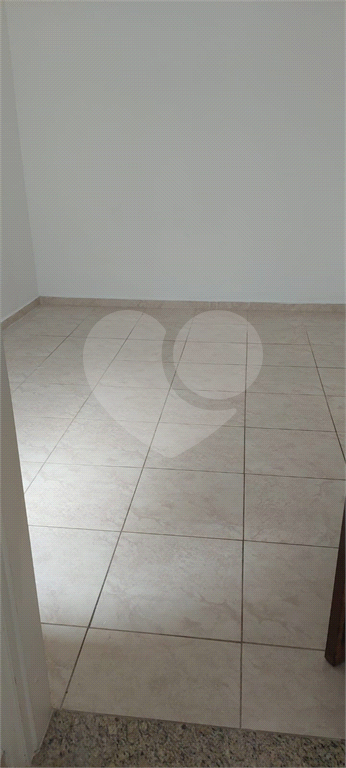 Casa Térrea, 02 dormitórios, 01 suíte e 4 vagas, quintal grande e armários, com 168 m2