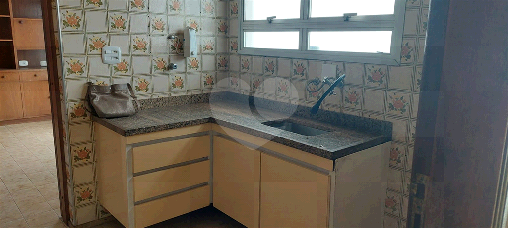 Casa Térrea, 02 dormitórios, 01 suíte e 4 vagas, quintal grande e armários, com 168 m2