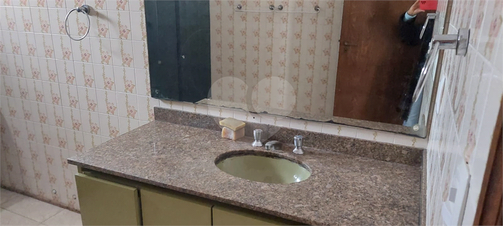 Casa Térrea, 02 dormitórios, 01 suíte e 4 vagas, quintal grande e armários, com 168 m2