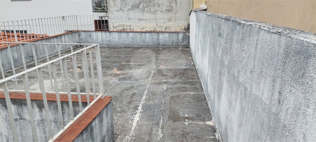 Casa Térrea, 02 dormitórios, 01 suíte e 4 vagas, quintal grande e armários, com 168 m2
