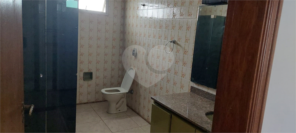 Casa Térrea, 02 dormitórios, 01 suíte e 4 vagas, quintal grande e armários, com 168 m2