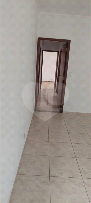 Casa Térrea, 02 dormitórios, 01 suíte e 4 vagas, quintal grande e armários, com 168 m2