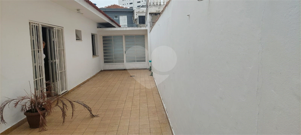 Casa Térrea, 02 dormitórios, 01 suíte e 4 vagas, quintal grande e armários, com 168 m2