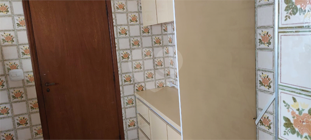 Casa Térrea, 02 dormitórios, 01 suíte e 4 vagas, quintal grande e armários, com 168 m2