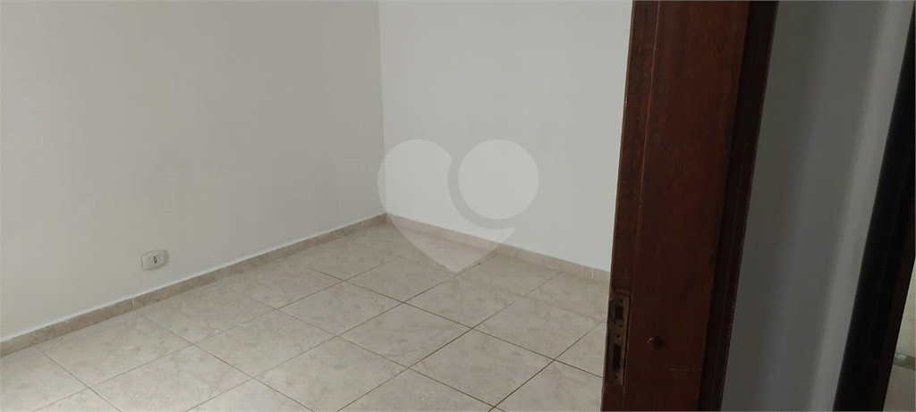 Casa Térrea, 02 dormitórios, 01 suíte e 4 vagas, quintal grande e armários, com 168 m2