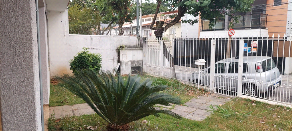 Casa Térrea, 02 dormitórios, 01 suíte e 4 vagas, quintal grande e armários, com 168 m2