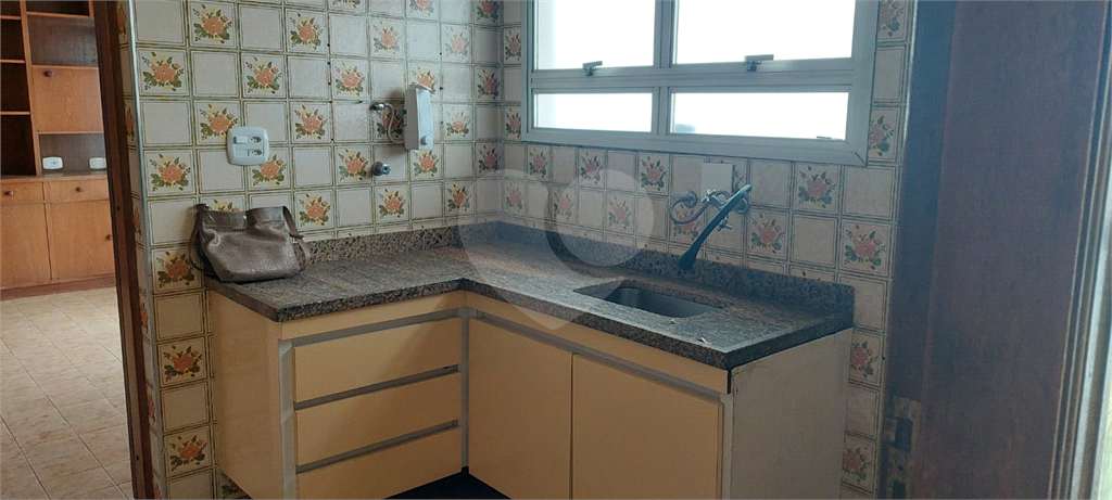 Casa Térrea, 02 dormitórios, 01 suíte e 4 vagas, quintal grande e armários, com 168 m2