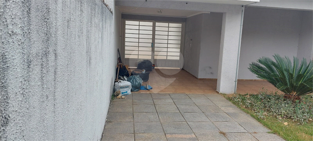 Casa Térrea, 02 dormitórios, 01 suíte e 4 vagas, quintal grande e armários, com 168 m2