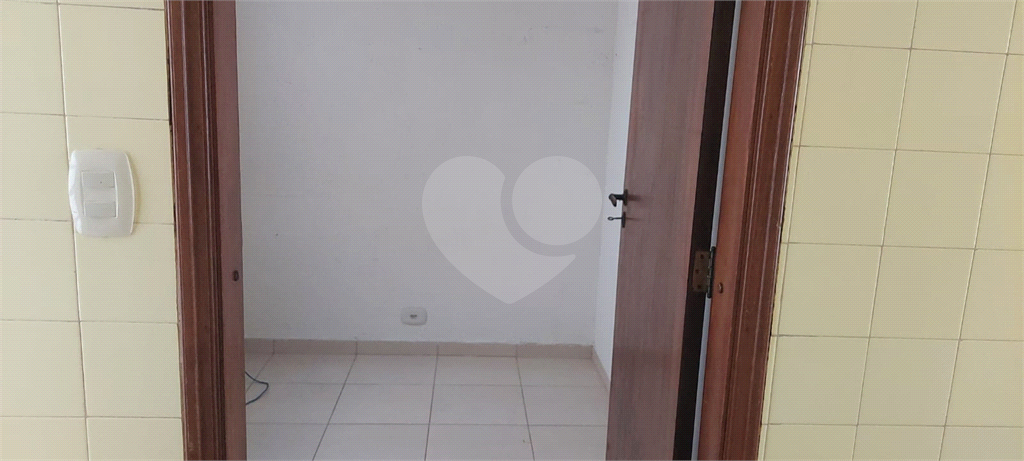 Casa Térrea, 02 dormitórios, 01 suíte e 4 vagas, quintal grande e armários, com 168 m2