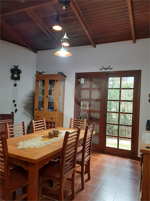 Casa à venda com 4 quartos, 224m² - Foto 2