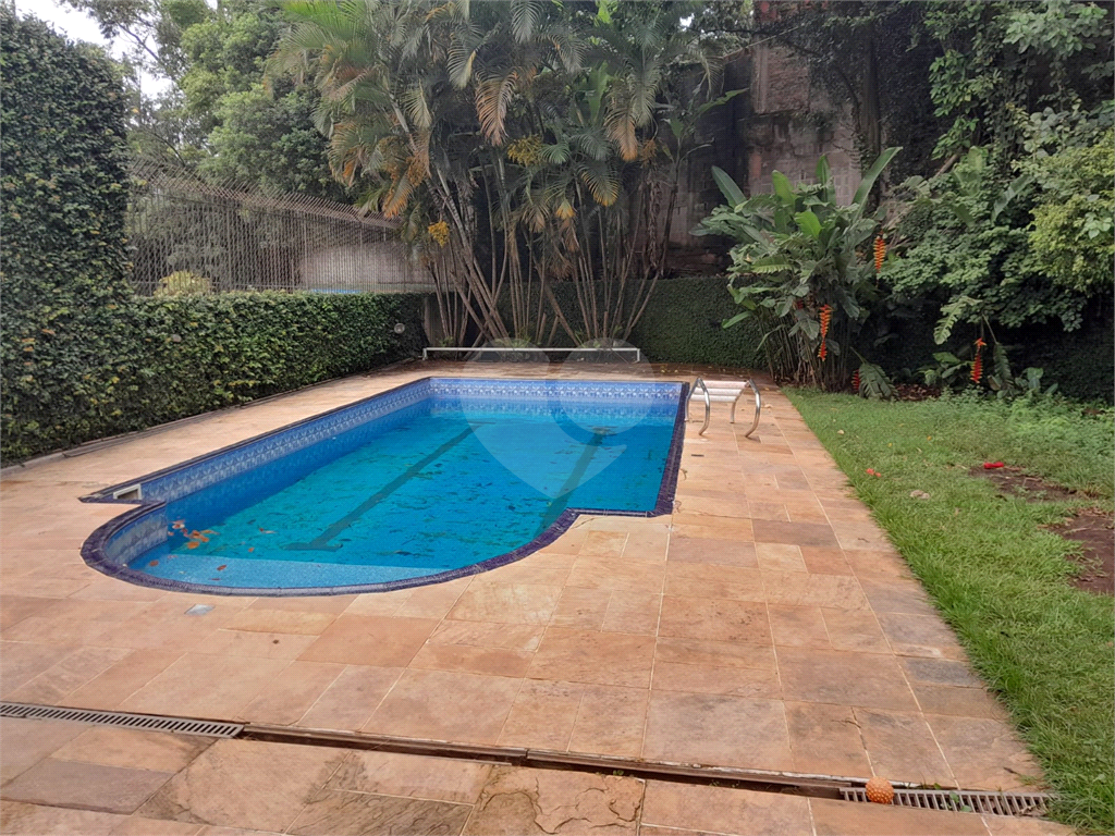 Vendo Casa no Butantã com 450 m2 Área construída e 75 m2 Total
