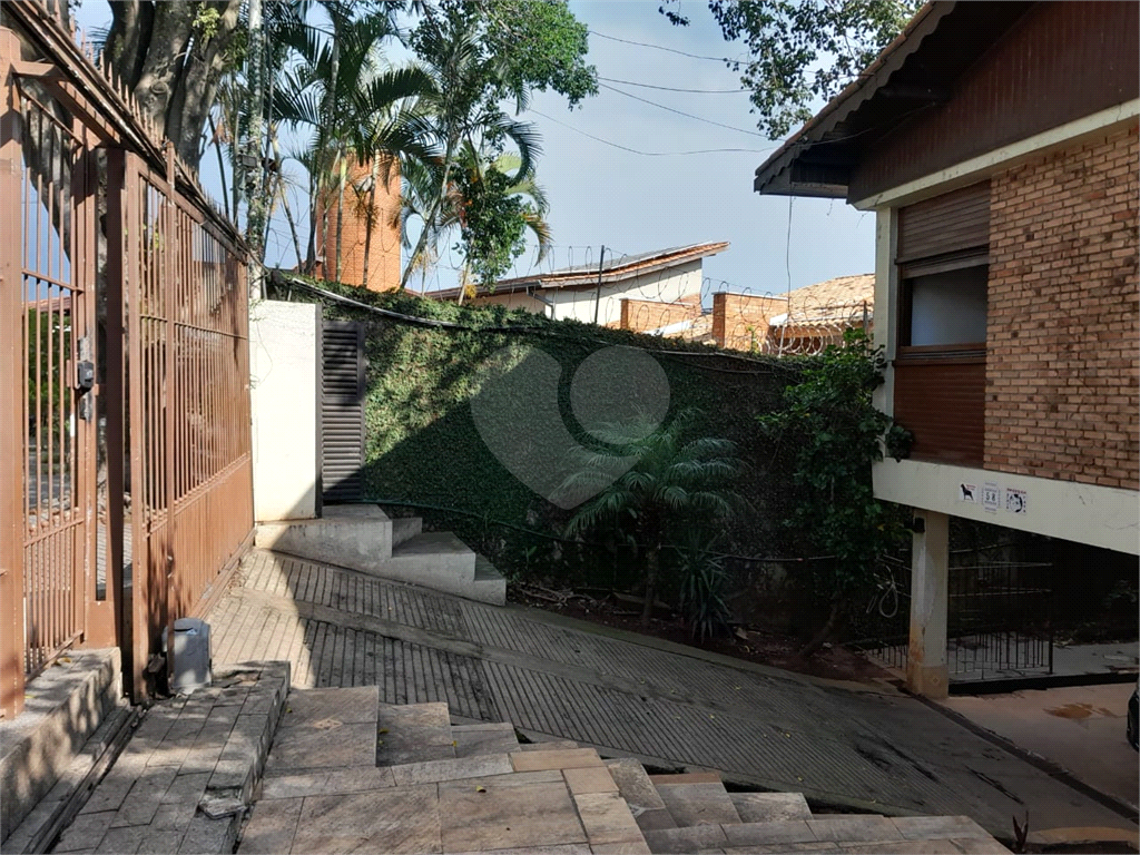 Vendo Casa no Butantã com 450 m2 Área construída e 75 m2 Total
