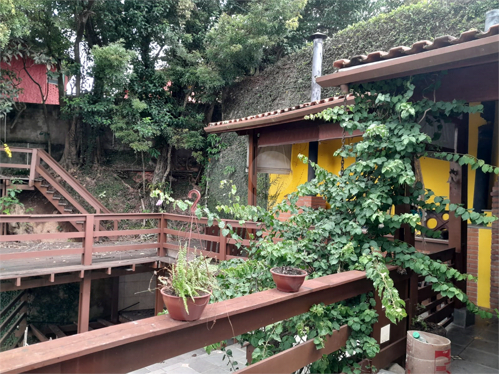 Vendo Casa no Butantã com 450 m2 Área construída e 75 m2 Total
