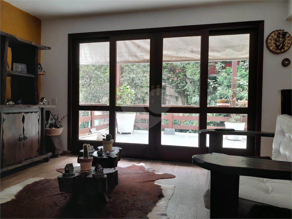 Vendo Casa no Butantã com 450 m2 Área construída e 75 m2 Total
