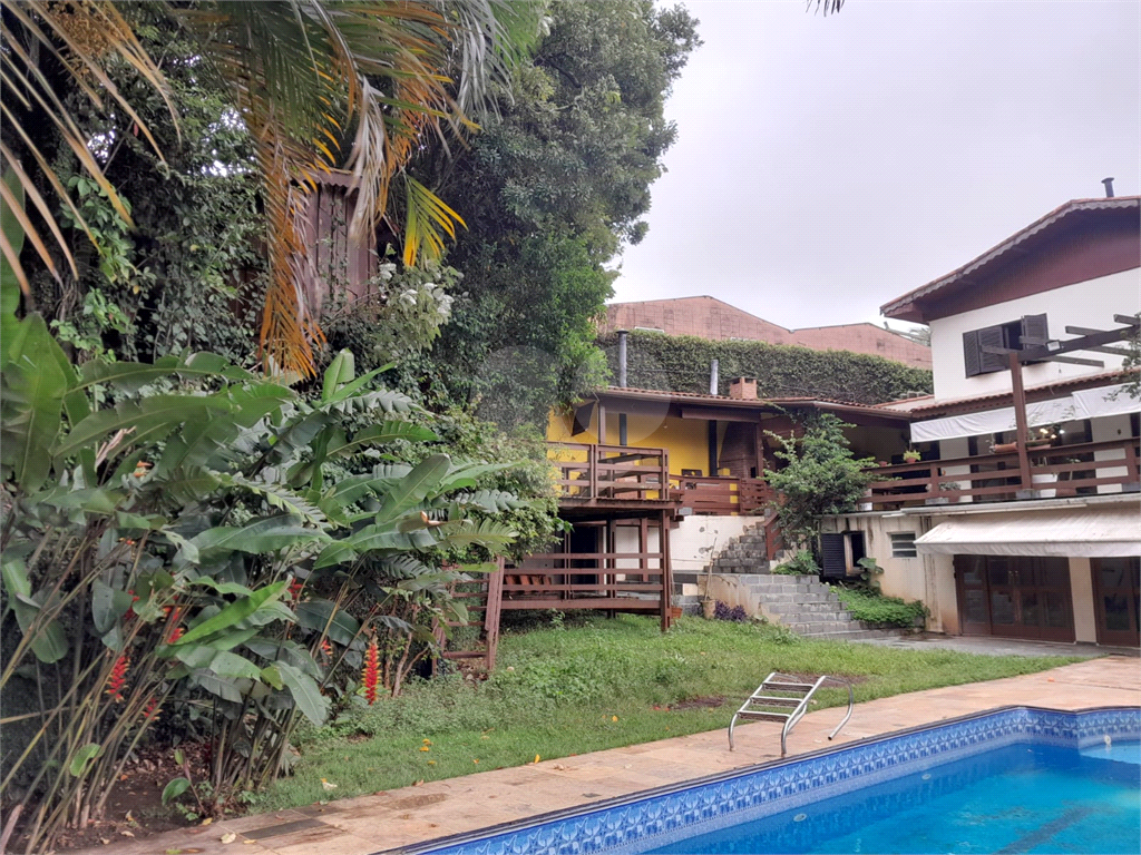 Vendo Casa no Butantã com 450 m2 Área construída e 75 m2 Total
