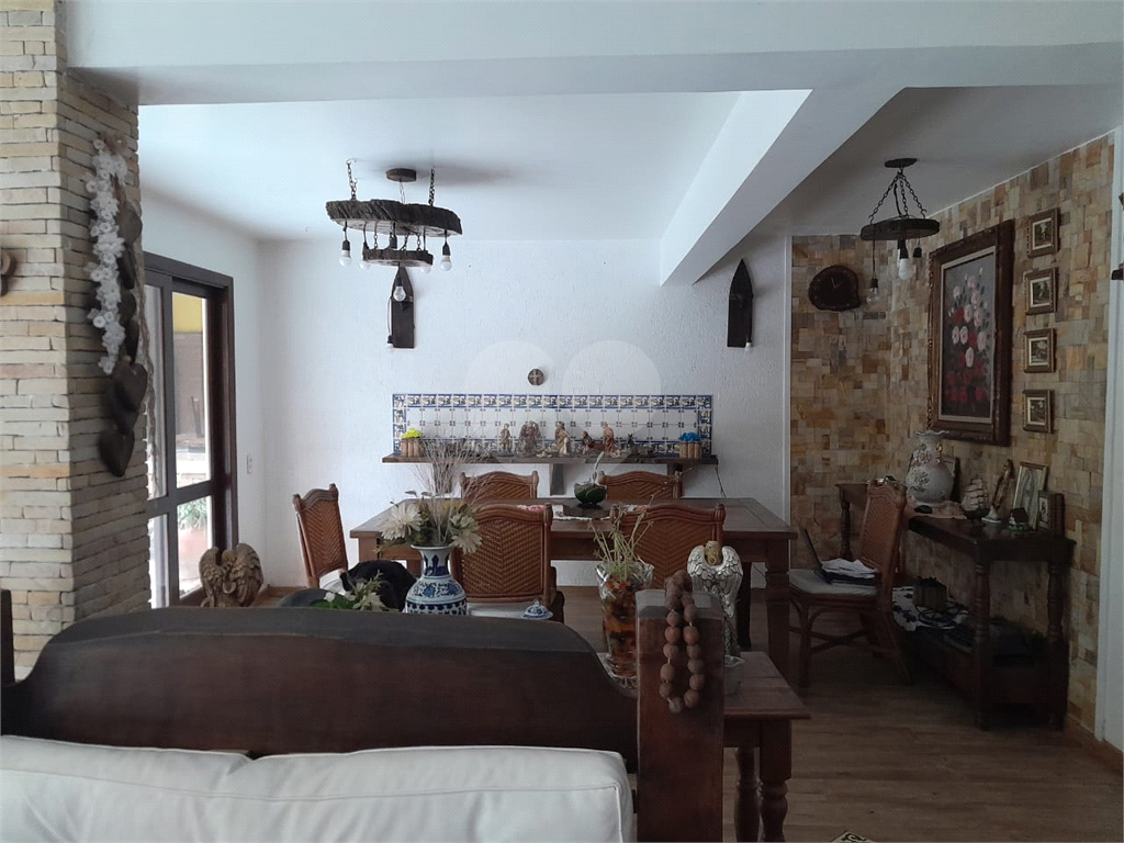 Vendo Casa no Butantã com 450 m2 Área construída e 75 m2 Total

