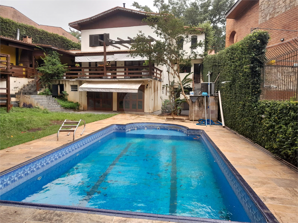 Vendo Casa no Butantã com 450 m2 Área construída e 75 m2 Total
