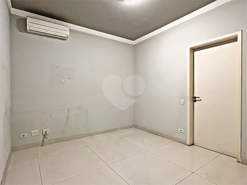 Apartamento à venda com 3 quartos, 228m² - Foto 19